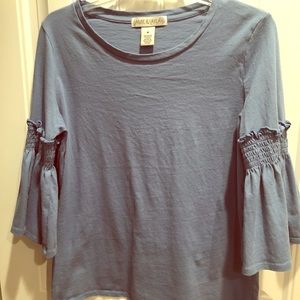 Medium ruffle sleeve top